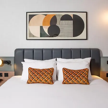 Crowne Plaza By Ihg Hotel 4*